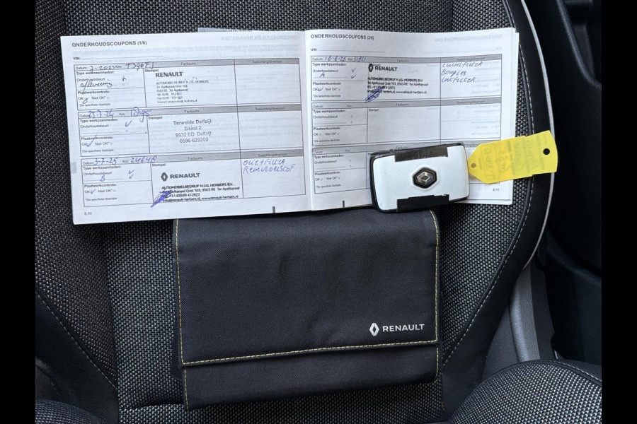 Renault Captur 1.6 E-Tech PHEV 160pk Intens | Trekhaak | Stoelverwarming | 18 Inch | Dodehoeksensoren | Camera | Climate Control |