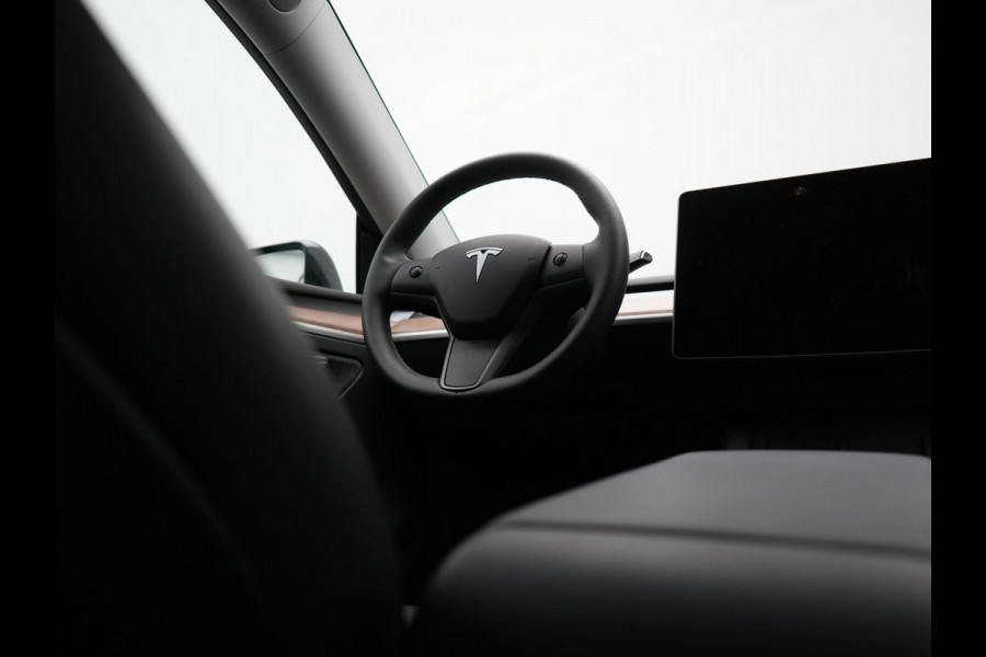 Tesla Model Y Long Range AWD 75 kWh 441pk | Full Self-Driving Capability | Panodak | Adaptive Cruise | Lederen Sportstoelen Memory & Verwarmd | Camera | Navigatie |