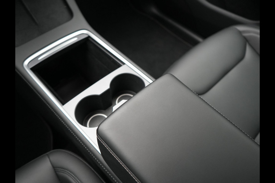 Tesla Model Y Long Range AWD 75 kWh 441pk | Full Self-Driving Capability | Panodak | Adaptive Cruise | Lederen Sportstoelen Memory & Verwarmd | Camera | Navigatie |