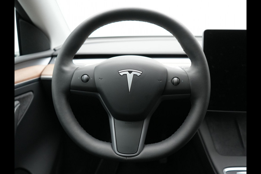 Tesla Model Y Long Range AWD 75 kWh 441pk | Full Self-Driving Capability | Panodak | Adaptive Cruise | Lederen Sportstoelen Memory & Verwarmd | Camera | Navigatie |
