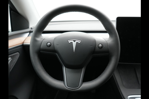 Tesla Model Y Long Range AWD 75 kWh 441pk | Full Self-Driving Capability | Panodak | Adaptive Cruise | Lederen Sportstoelen Memory & Verwarmd | Camera | Navigatie |