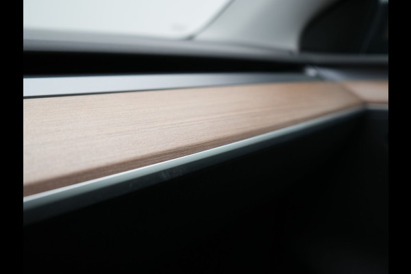 Tesla Model Y Long Range AWD 75 kWh 441pk | Full Self-Driving Capability | Panodak | Adaptive Cruise | Lederen Sportstoelen Memory & Verwarmd | Camera | Navigatie |