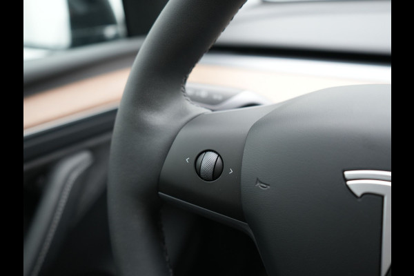 Tesla Model Y Long Range AWD 75 kWh 441pk | Full Self-Driving Capability | Panodak | Adaptive Cruise | Lederen Sportstoelen Memory & Verwarmd | Camera | Navigatie |