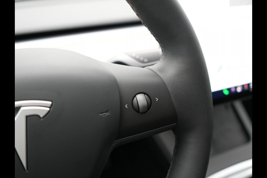 Tesla Model Y Long Range AWD 75 kWh 441pk | Full Self-Driving Capability | Panodak | Adaptive Cruise | Lederen Sportstoelen Memory & Verwarmd | Camera | Navigatie |
