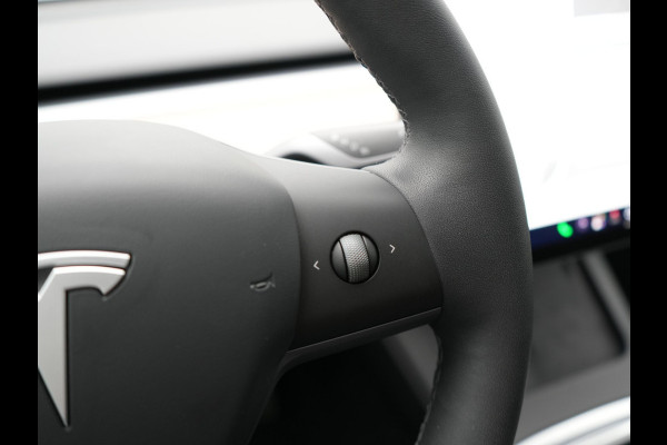 Tesla Model Y Long Range AWD 75 kWh 441pk | Full Self-Driving Capability | Panodak | Adaptive Cruise | Lederen Sportstoelen Memory & Verwarmd | Camera | Navigatie |