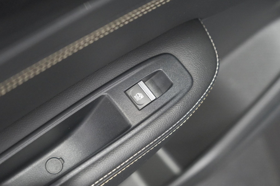 Renault Arkana 1.6 E-Tech hybrid 145 E-Tech Engineered | Adaptieve Cruise Control | Dodehoekdetectie | Camera | 9.3 Inch Groot Scherm