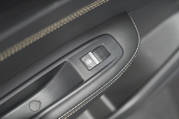 Renault Arkana 1.6 E-Tech hybrid 145 E-Tech Engineered | Adaptieve Cruise Control | Dodehoekdetectie | Camera | 9.3 Inch Groot Scherm