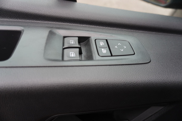 Renault Master E-Tech T35 L2H2 Advance long range 87 kWh 143PK Automaat Schuifdeur L+R Climate | Cruise |Navi | Trekhaak | Betimmering