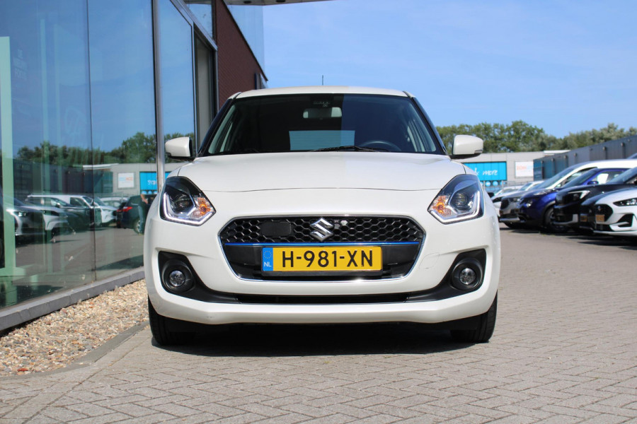 Suzuki Swift 1.2 Stijl Smart Hybrid | Trekhaak | Adaptive Cruise Control | Stoelverwarming | Climate Control | Camera | Lichtmetalen Velgen | Winterset |
