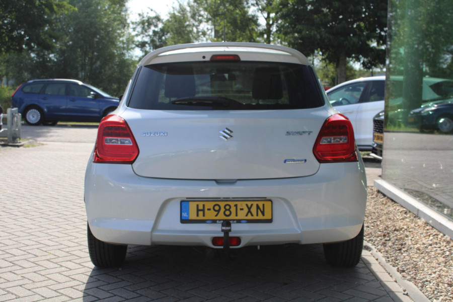 Suzuki Swift 1.2 Stijl Smart Hybrid | Trekhaak | Adaptive Cruise Control | Stoelverwarming | Climate Control | Camera | Lichtmetalen Velgen | Winterset |