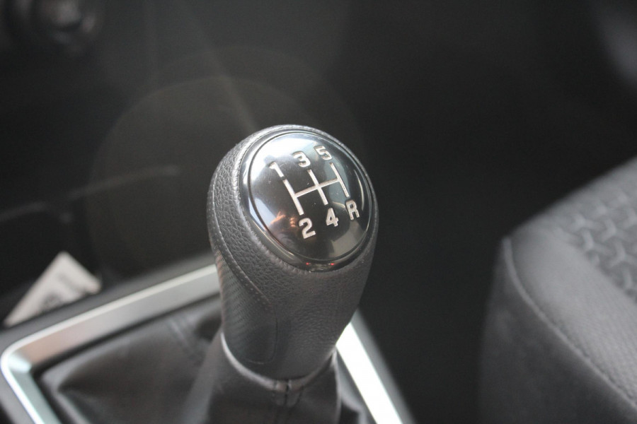 Suzuki Swift 1.2 Stijl Smart Hybrid | Trekhaak | Adaptive Cruise Control | Stoelverwarming | Climate Control | Camera | Lichtmetalen Velgen | Winterset |