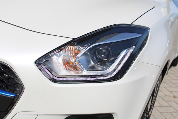 Suzuki Swift 1.2 Stijl Smart Hybrid | Trekhaak | Adaptive Cruise Control | Stoelverwarming | Climate Control | Camera | Lichtmetalen Velgen | Winterset |