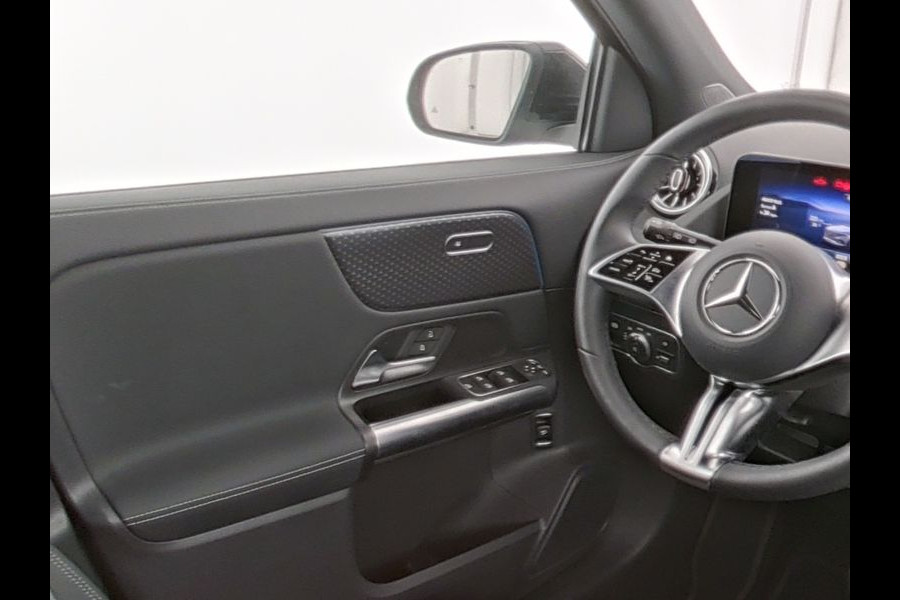 Mercedes-Benz EQA 250+ Business Line 71 kWh Ledkoplampen | Parkeerpakket met 360°-camera | Stoelverwarming | EASY-PACK achterklep. Inclusief 24 maanden MB Certified garantie voor Europa.