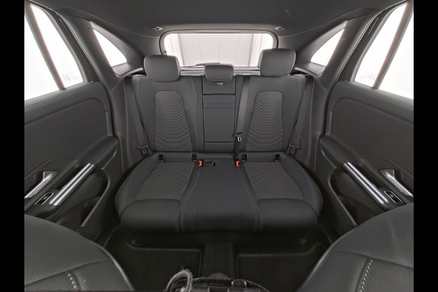 Mercedes-Benz EQA 250+ Business Line 71 kWh Ledkoplampen | Parkeerpakket met 360°-camera | Stoelverwarming | EASY-PACK achterklep. Inclusief 24 maanden MB Certified garantie voor Europa.