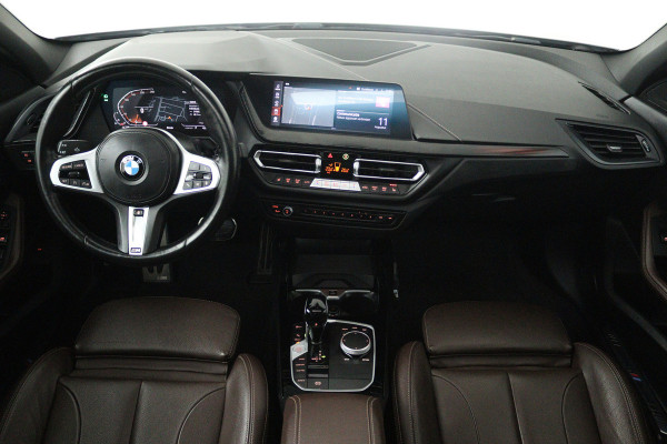 BMW 1-serie 118i Introduction Edition M Sport (PANO, M-PAKKET, CAMERA, STUURVERWARMING, SFEERVERLICHTING, DEALER ONDERHOUDEN)