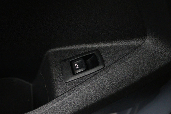 BMW 1-serie 118i Introduction Edition M Sport (PANO, M-PAKKET, CAMERA, STUURVERWARMING, SFEERVERLICHTING, DEALER ONDERHOUDEN)