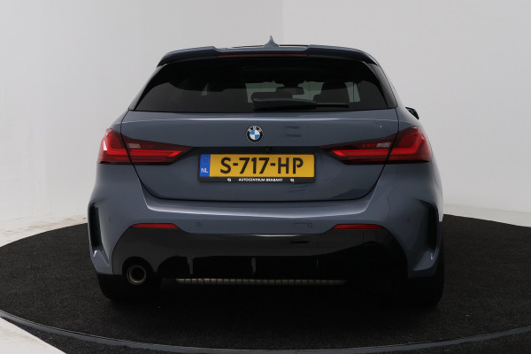 BMW 1-serie 118i Introduction Edition M Sport (PANO, M-PAKKET, CAMERA, STUURVERWARMING, SFEERVERLICHTING, DEALER ONDERHOUDEN)