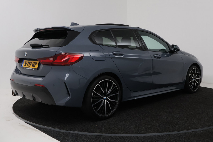 BMW 1-serie 118i Introduction Edition M Sport (PANO, M-PAKKET, CAMERA, STUURVERWARMING, SFEERVERLICHTING, DEALER ONDERHOUDEN)