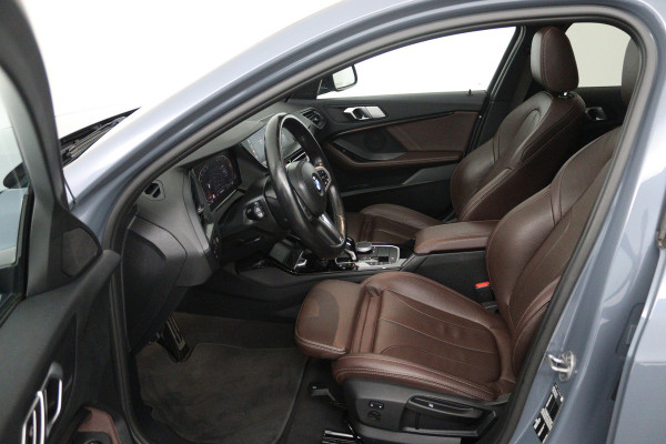 BMW 1-serie 118i Introduction Edition M Sport (PANO, M-PAKKET, CAMERA, STUURVERWARMING, SFEERVERLICHTING, DEALER ONDERHOUDEN)