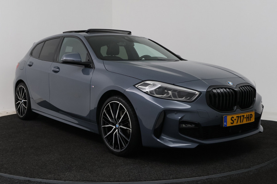BMW 1-serie 118i Introduction Edition M Sport (PANO, M-PAKKET, CAMERA, STUURVERWARMING, SFEERVERLICHTING, DEALER ONDERHOUDEN)