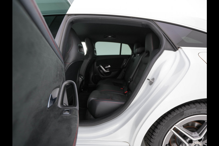 Mercedes-Benz CLA-Klasse Shooting Brake 200 AMG-Sportpack Business Solution (INCL-BTW) Aut. *LEATHER-MICROFIBRE | FULL-LED | HEATED-SPORTSEATS | DIGI-COCKPIT | DAB+ | NAVI-FULLMAP | CAMERA | PRIVACYGLASS | SHIFTPADDLES | 18''ALU*