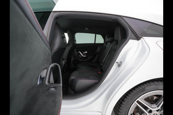 Mercedes-Benz CLA-Klasse Shooting Brake 200 AMG-Sportpack Business Solution (INCL-BTW) Aut. *LEATHER-MICROFIBRE | FULL-LED | HEATED-SPORTSEATS | DIGI-COCKPIT | DAB+ | NAVI-FULLMAP | CAMERA | PRIVACYGLASS | SHIFTPADDLES | 18''ALU*
