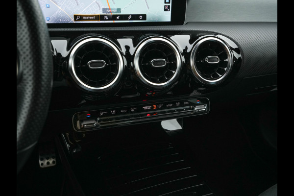Mercedes-Benz CLA-Klasse Shooting Brake 200 AMG-Sportpack Business Solution (INCL-BTW) Aut. *LEATHER-MICROFIBRE | FULL-LED | HEATED-SPORTSEATS | DIGI-COCKPIT | DAB+ | NAVI-FULLMAP | CAMERA | PRIVACYGLASS | SHIFTPADDLES | 18''ALU*
