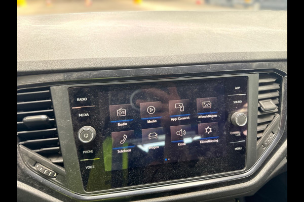 Volkswagen T-Roc 1.0 TSI | Stoelverwarming | Apple Carplay | Parkeersensoren | Trekhaak | Climate Control | Navigatie |