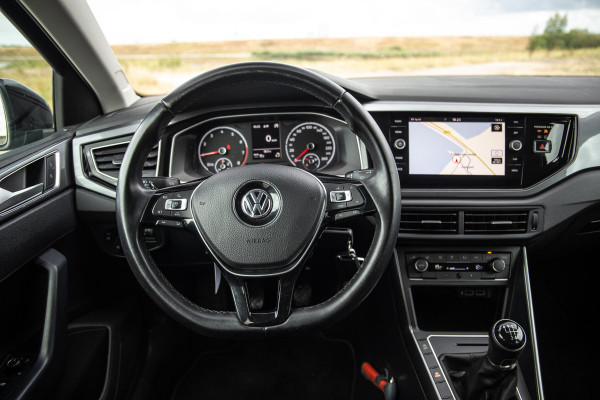 Volkswagen Polo 1.0 TSI Highline R-LINE / CARPLAY / NAVI / ZWART / 5 DEURS
