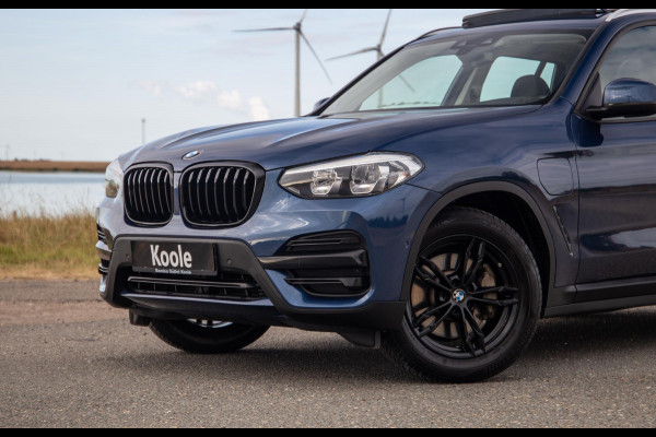 BMW X3 xDrive30e Executive BLACK LINE / PANORAMA DAK / CARPLAY / LEER / STOELVERWARMING / CAMERA