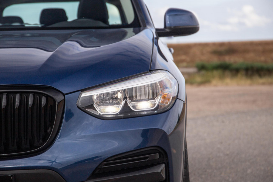 BMW X3 xDrive30e Executive BLACK LINE / PANORAMA DAK / CARPLAY / LEER / STOELVERWARMING / CAMERA