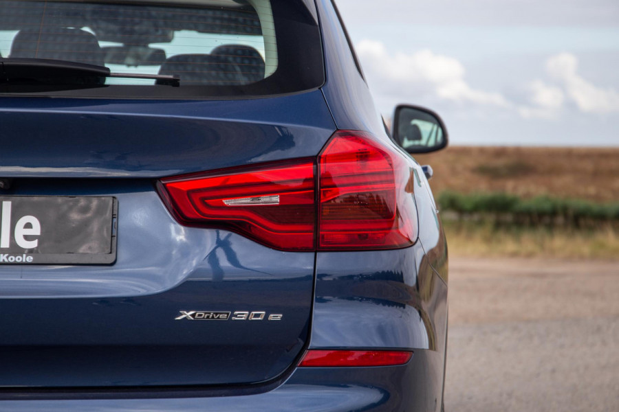 BMW X3 xDrive30e Executive BLACK LINE / PANORAMA DAK / CARPLAY / LEER / STOELVERWARMING / CAMERA