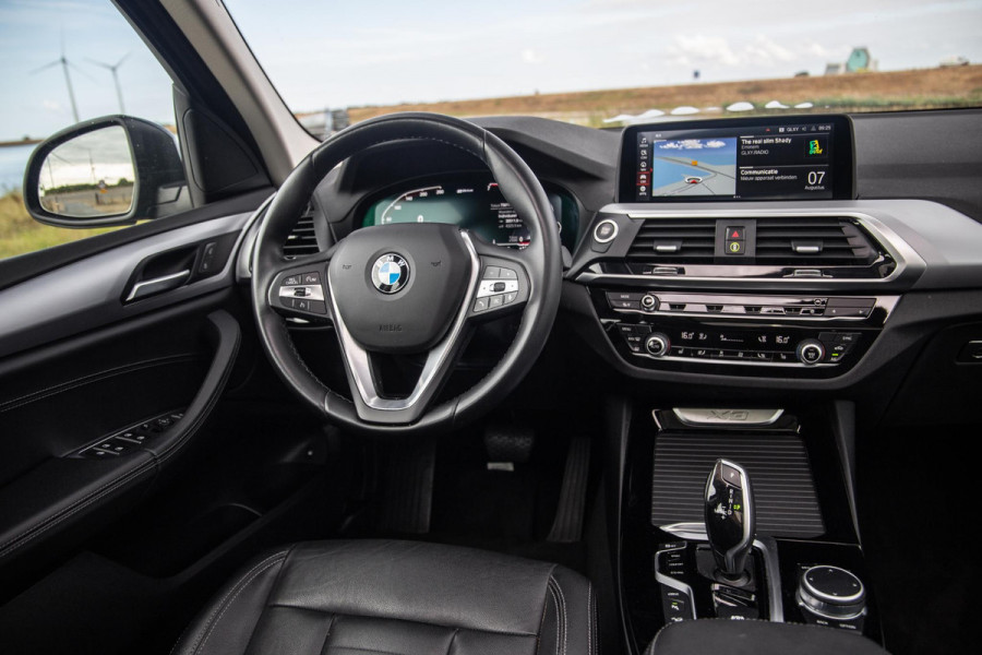 BMW X3 xDrive30e Executive BLACK LINE / PANORAMA DAK / CARPLAY / LEER / STOELVERWARMING / CAMERA