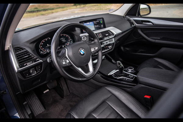 BMW X3 xDrive30e Executive BLACK LINE / PANORAMA DAK / CARPLAY / LEER / STOELVERWARMING / CAMERA