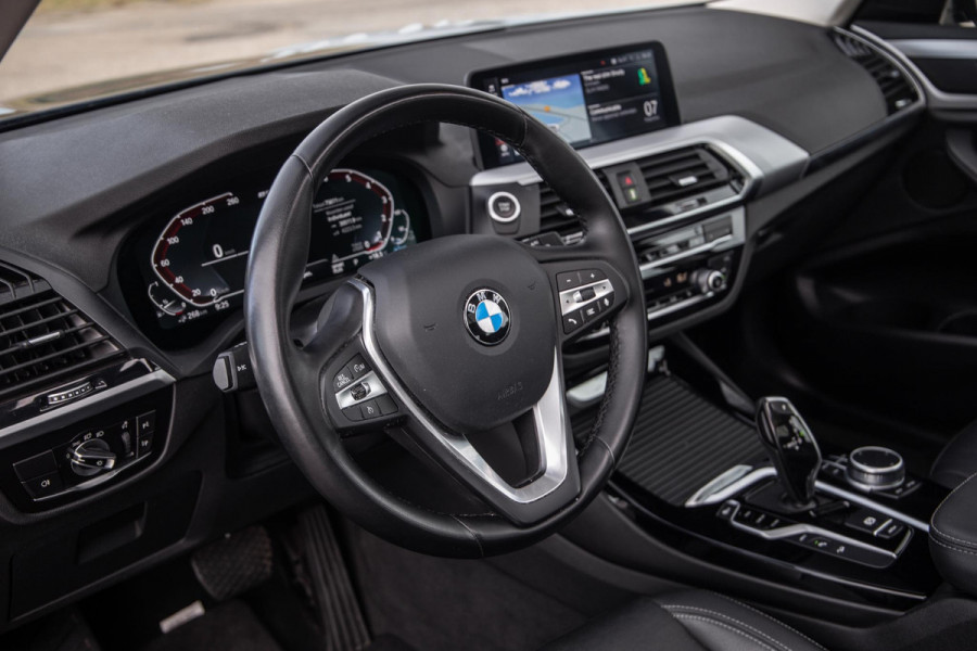 BMW X3 xDrive30e Executive BLACK LINE / PANORAMA DAK / CARPLAY / LEER / STOELVERWARMING / CAMERA