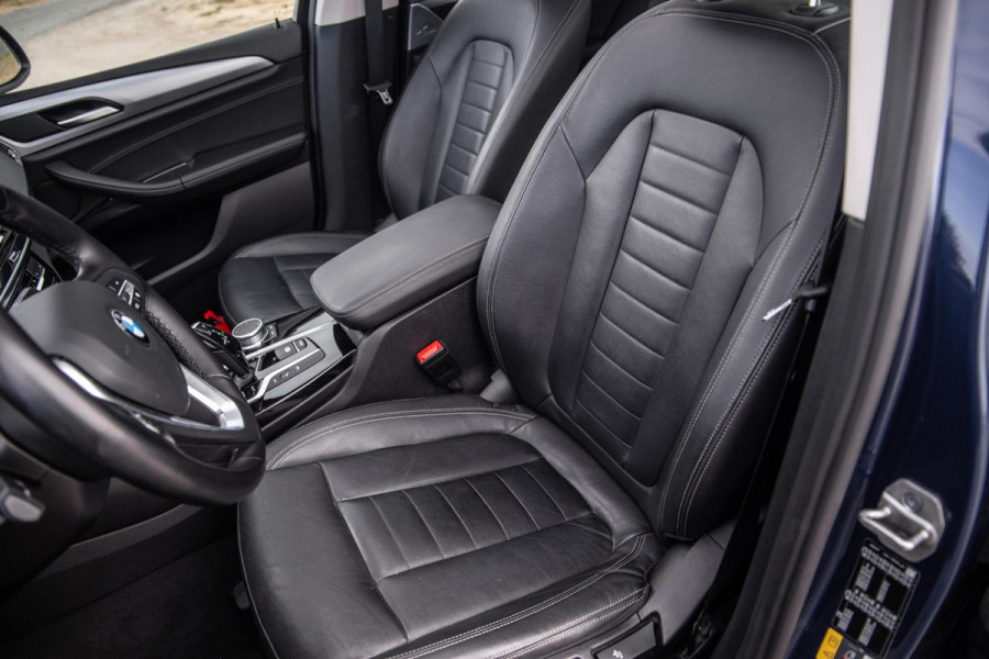 BMW X3 xDrive30e Executive BLACK LINE / PANORAMA DAK / CARPLAY / LEER / STOELVERWARMING / CAMERA