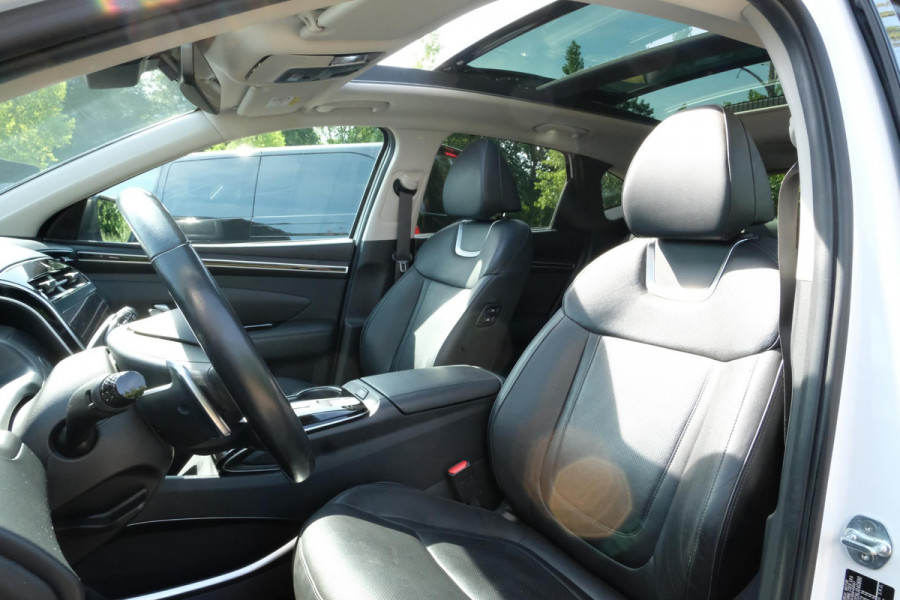 Hyundai Tucson 1.6 T-GDI PHEV Premium Sky 4WD 265 PK | Panoramadak | 360 Camera | Lederen bekleding | Stoelverwarming/verkoeling | Memory seats | Elek. Klep | Navigatie | CarPlay