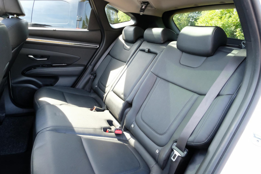 Hyundai Tucson 1.6 T-GDI PHEV Premium Sky 4WD 265 PK | Panoramadak | 360 Camera | Lederen bekleding | Stoelverwarming/verkoeling | Memory seats | Elek. Klep | Navigatie | CarPlay