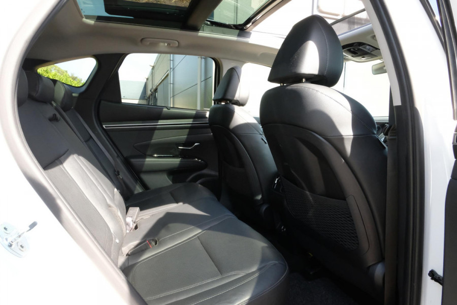 Hyundai Tucson 1.6 T-GDI PHEV Premium Sky 4WD 265 PK | Panoramadak | 360 Camera | Lederen bekleding | Stoelverwarming/verkoeling | Memory seats | Elek. Klep | Navigatie | CarPlay