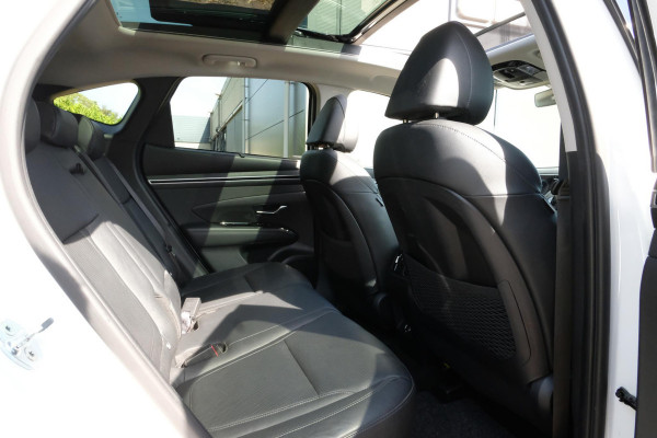 Hyundai Tucson 1.6 T-GDI PHEV Premium Sky 4WD 265 PK | Panoramadak | 360 Camera | Lederen bekleding | Stoelverwarming/verkoeling | Memory seats | Elek. Klep | Navigatie | CarPlay