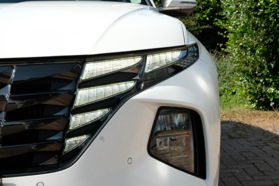 Hyundai Tucson 1.6 T-GDI PHEV Premium Sky 4WD 265 PK | Panoramadak | 360 Camera | Lederen bekleding | Stoelverwarming/verkoeling | Memory seats | Elek. Klep | Navigatie | CarPlay