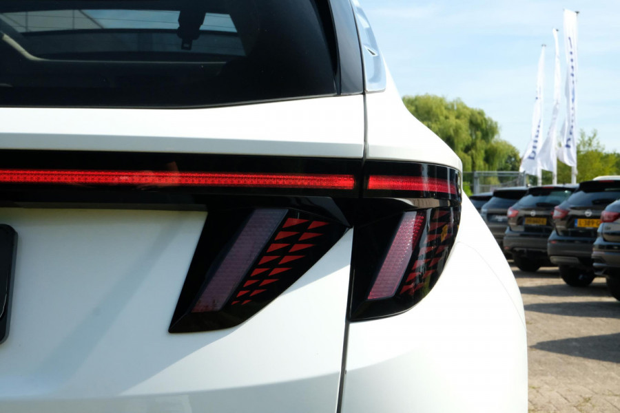 Hyundai Tucson 1.6 T-GDI PHEV Premium Sky 4WD 265 PK | Panoramadak | 360 Camera | Lederen bekleding | Stoelverwarming/verkoeling | Memory seats | Elek. Klep | Navigatie | CarPlay