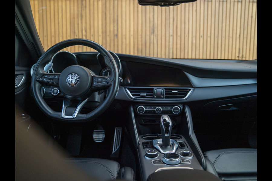 Alfa Romeo Giulia 2.0 T Veloce 280pk AWD | 19'' | Carplay | Adapt. cruise | BTW auto