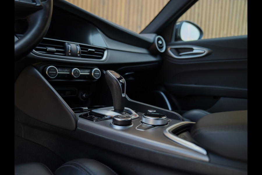 Alfa Romeo Giulia 2.0 T Veloce 280pk AWD | 19'' | Carplay | Adapt. cruise | BTW auto