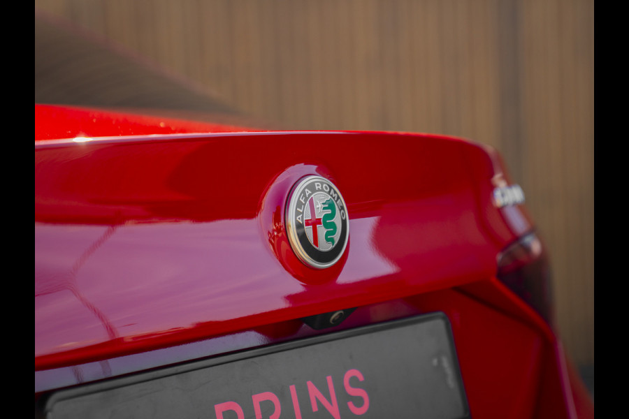 Alfa Romeo Giulia 2.0 T Veloce 280pk AWD | 19'' | Carplay | Adapt. cruise | BTW auto