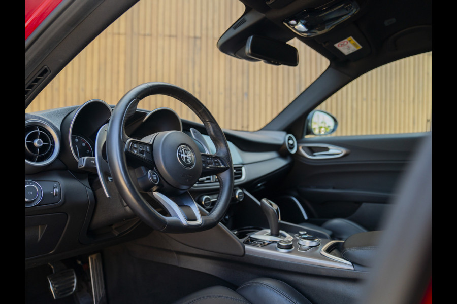 Alfa Romeo Giulia 2.0 T Veloce 280pk AWD | 19'' | Carplay | Adapt. cruise | BTW auto