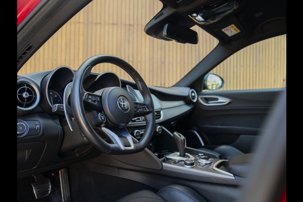 Alfa Romeo Giulia 2.0 T Veloce 280pk AWD | 19'' | Carplay | Adapt. cruise | BTW auto