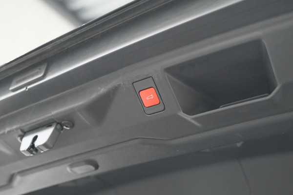 Peugeot 5008 1.2 Hybrid 136 GT 7p | Adaptieve Cruise Control | Camera | Elektrische Kofferklep | Stoelverwarming