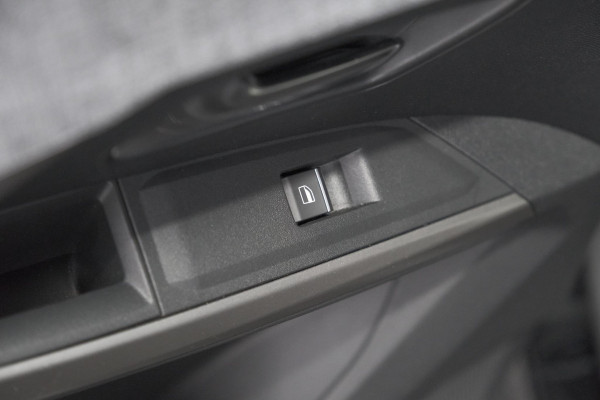 Peugeot 5008 1.2 Hybrid 136 GT 7p | Adaptieve Cruise Control | Camera | Elektrische Kofferklep | Stoelverwarming