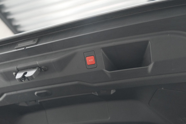 Peugeot 5008 1.2 Hybrid 136 GT 7p | Adaptieve Cruise Control | Camera | Elektrische Kofferklep | Stoelverwarming